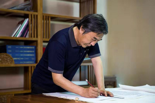 张向东,中国手工艺大师,景泰蓝制作技艺非遗传承人.jpg 张向东,中国手工艺大师,景泰蓝制作技艺非遗传承人.jpg