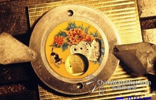 珐琅腕表孤本“耄耋富贵图”奢华珐琅工艺赏鉴 万缕萦丝——孤本“耄耋富贵图”奢华珐琅工艺鉴赏.jpg