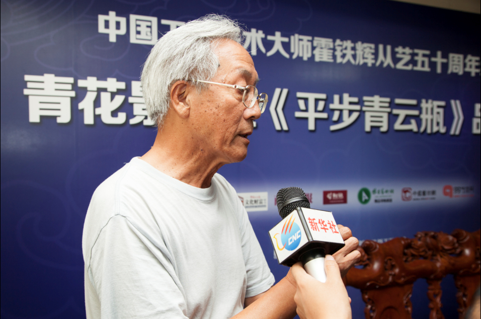 图1.霍大师接受采访.jpg
